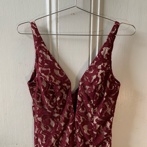 Bardot Burgundy Lace Curve Hugging Dress - Picture 4 of 9
